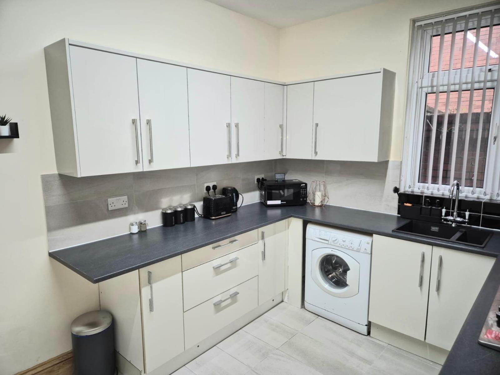 Rooms In Manchester 6 Minutes Drive To Victoria Station Екстериор снимка