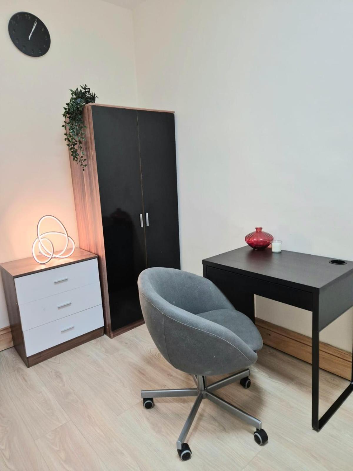 Rooms In Manchester 6 Minutes Drive To Victoria Station Екстериор снимка