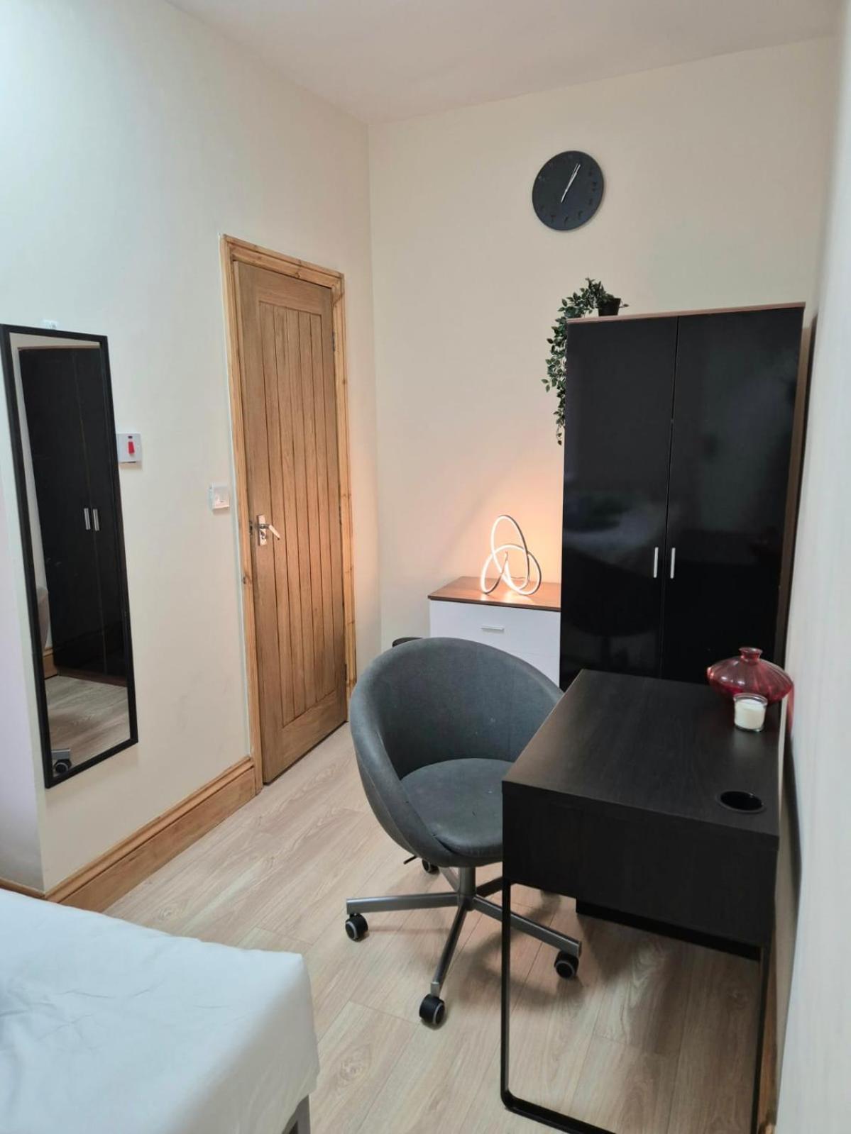 Rooms In Manchester 6 Minutes Drive To Victoria Station Екстериор снимка