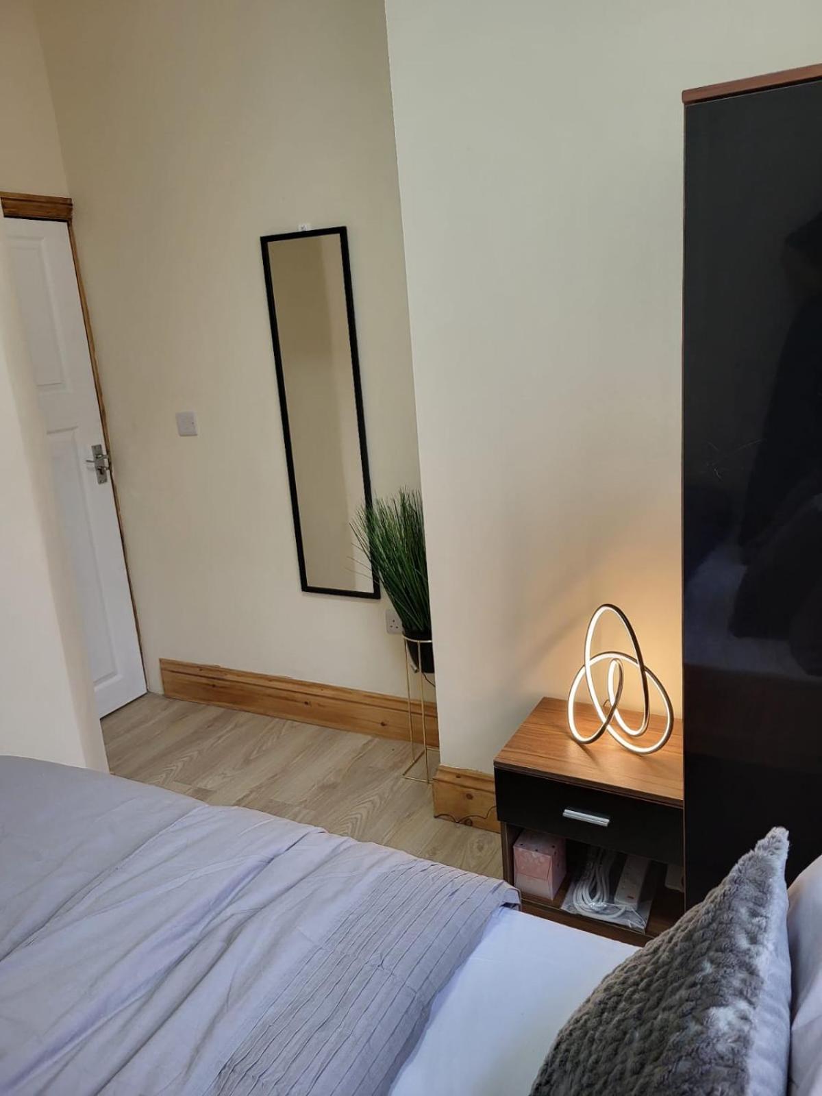 Rooms In Manchester 6 Minutes Drive To Victoria Station Екстериор снимка