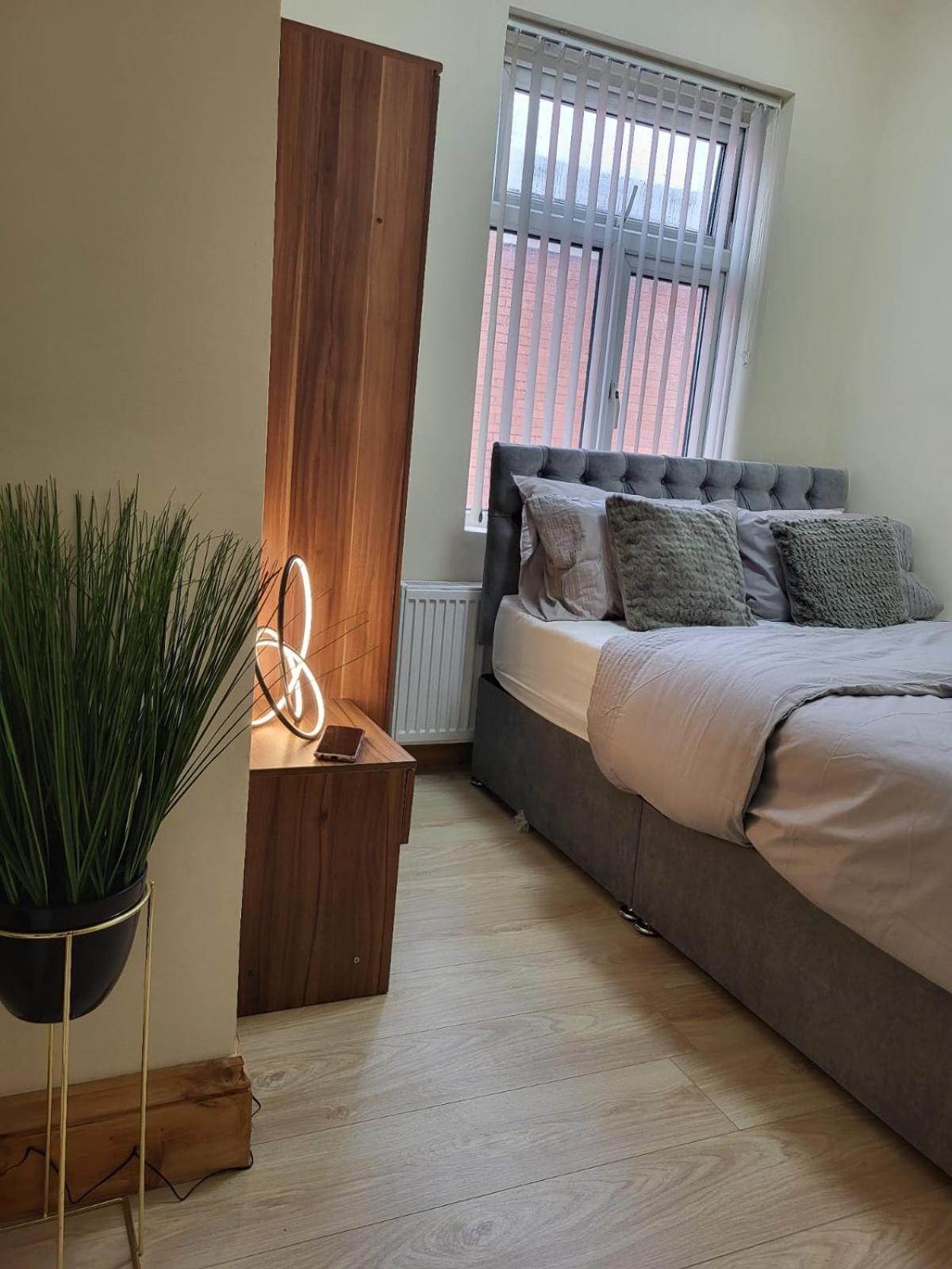 Rooms In Manchester 6 Minutes Drive To Victoria Station Стая снимка
